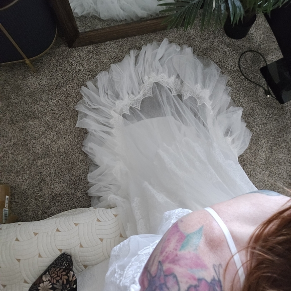 Romantic Lace Tulle Wedding Dress with Deep V & Sequin Waistband | Size Small - Picture 7 of 12